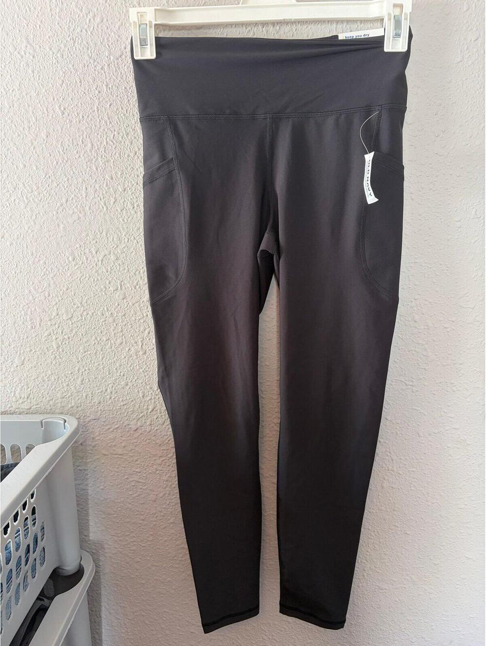NWT Old Navy Active Powersoft High-Rise Go-Dry Leggings Black size M. 7/8 length